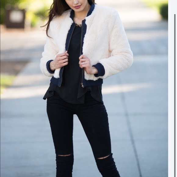 Best seller! Unique Cream fur bomber - Picture 3 of 4